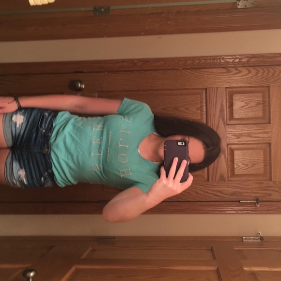 Hollister Tops - Hollister T-shirt